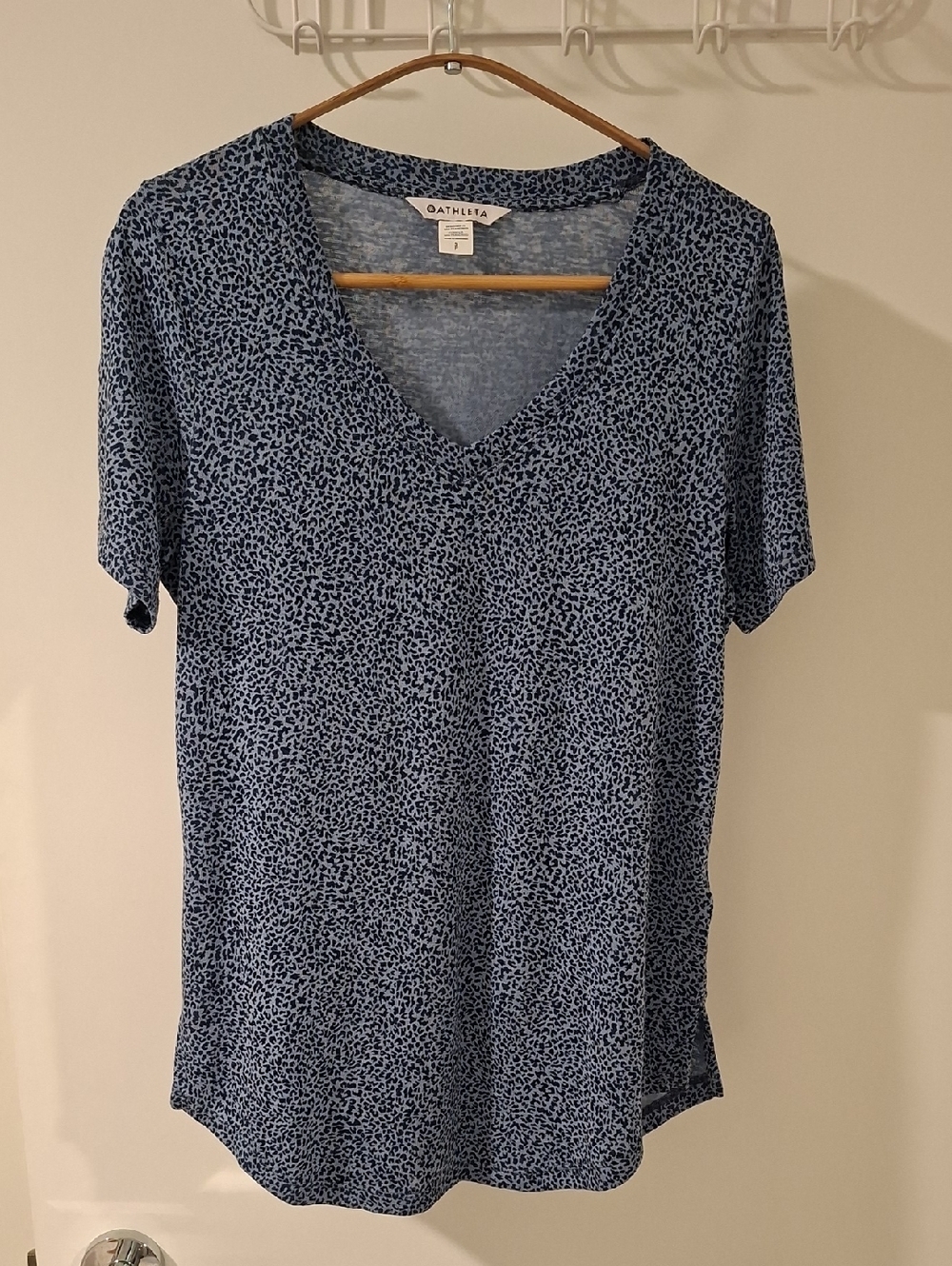 Athleta Blue Leopard Print Breezy Scoop V-neck Tee Soft/Flowy Modal (Size S)